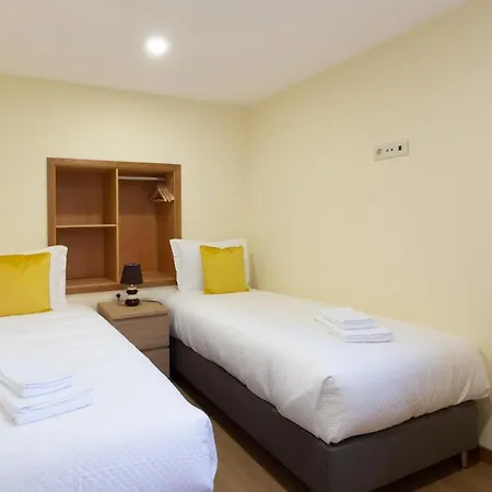 Apartamento Yellow Tiles By Pcale