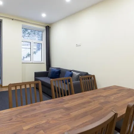 Yellow Tiles By Pcale 公寓