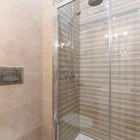 Yellow Tiles By Pcale 公寓